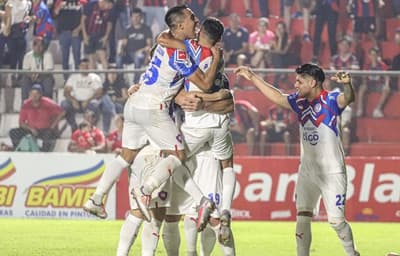 Cerro sella remontada y está más cerca de la punta