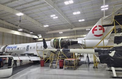 Profesionales paraguayos ponen a punto avión de aerolínea local 