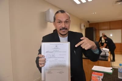 Mbururú: El controversial senador votado por 53.000 Personas