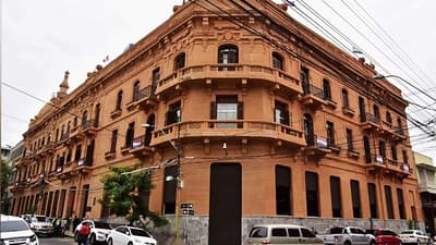 MEF: menos ingresos y caída de transferencias binacionales