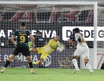 Roja, penal y VAR: Olimpia iguala con Rubio Ñu