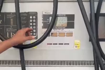 Video denuncia carga menor en estación con sello Petropar