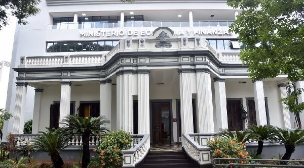 Economista pide revisar límite fiscal vigente