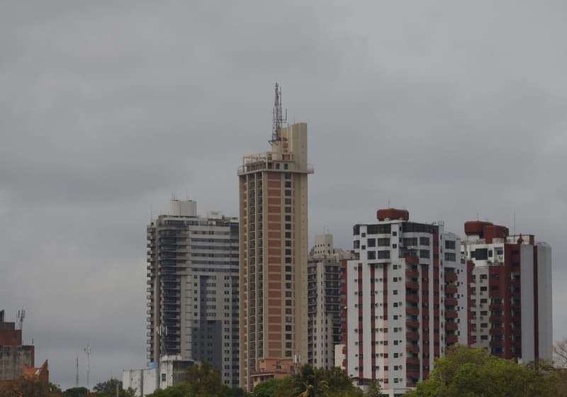 Lluvias aisladas y descenso térmico para el domingo