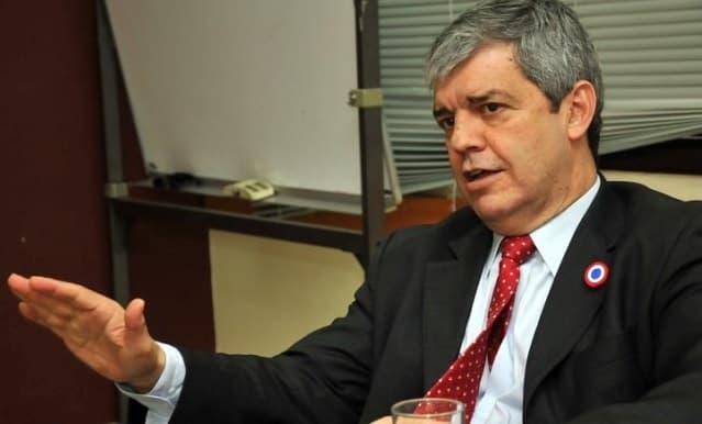 Escándalo sacude al oficialismo tras muerte de diputado Gomes