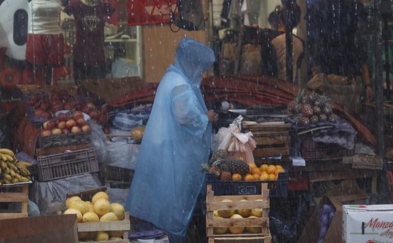 Lunes cálido con lluvias y ocasionales tormentas