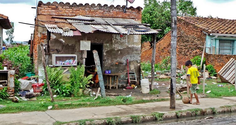 Pobreza en Paraguay disminuye al 16% según informe del INE