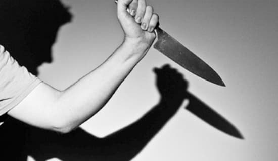 Familiares de mujer apuñalada exigen justicia y temen represalias