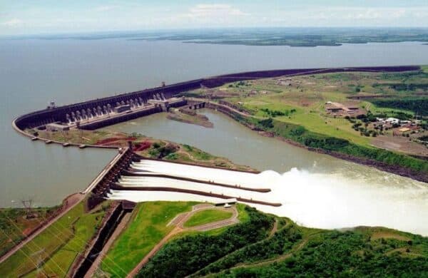 Sancionan proyecto de compensación económica para exobreros de Itaipu