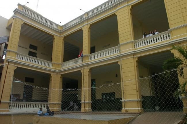 Colegio Asunción Escalada sin docentes: crisis educativa llega a casi dos meses