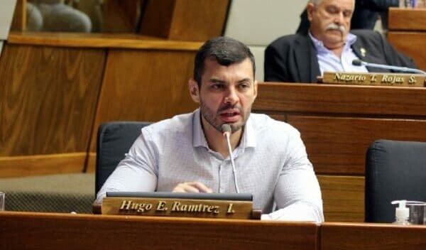 Nenecho desafía y tilda de corrupto a Hugo Ramírez