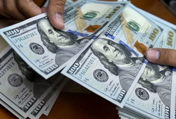 Dólar cae a G. 7.600 y marca tercera semana a la baja