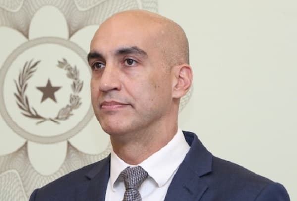 Mazzoleni lanza libro sobre su gestión como ministro de Salud