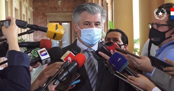 Giuzzio pone plazo para su continuidad como ministro del Interior