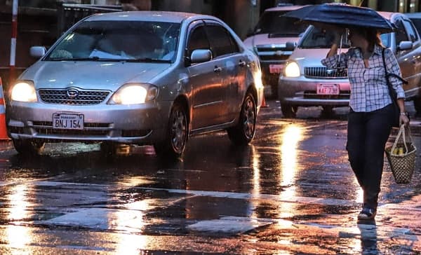 Anuncian lluvias y tormentas para este domingo