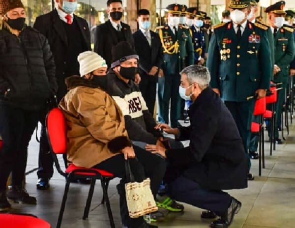 Abdo Benítez acerca condolencias a familiares de militares asesinados