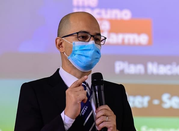 Refuerzan brigadas de vacunación tras caos y quejas