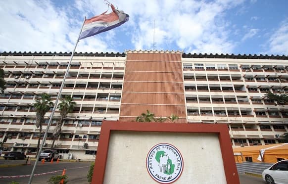 Juez intima a IPS remitir documentos en 24 horas