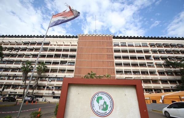 Analizan denunciar al titular del IPS por licitación para “lavandería de oro”