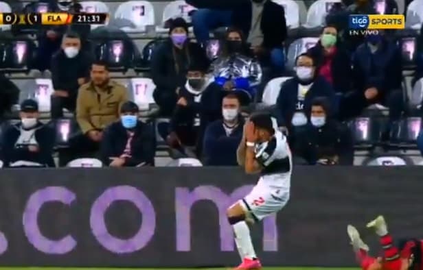 Susto en Para Uno: Retiran en ambulancia a Salazar