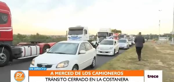Bloqueos de camioneros generan problemas en el tránsito de la Costanera
