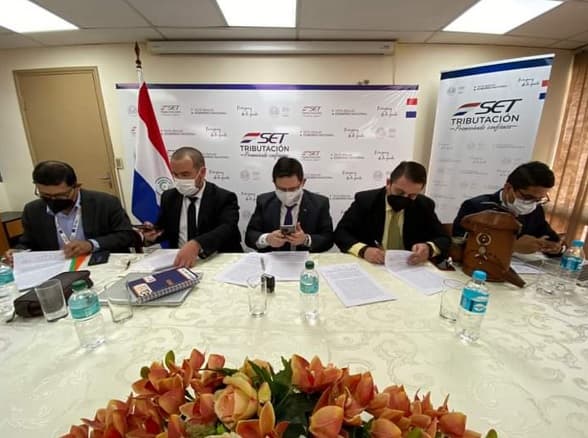 Paro se camioneros se levanta tras firma de acuerdo