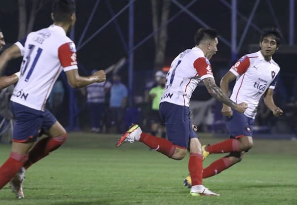 Cerro Porteño remonta y se mantiene cerca de la punta