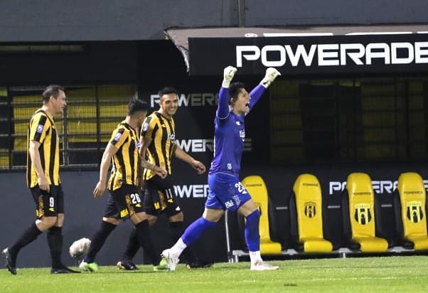 Guaraní supera a Olimpia y es puntero