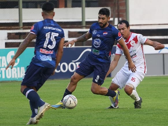 Iteño avanza tras golear a Deportivo La Colmena