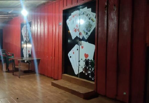Ataque en local de juegos termina con un fallecido y un herido