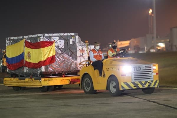 Arriban al país vacunas donadas por España y Colombia