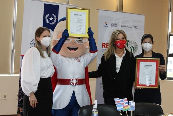 Empresa del sector domisanitario recibe el sello marca país