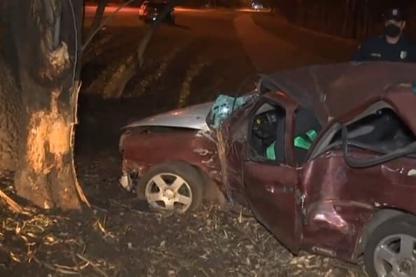 Abandonan auto “tuneado” en zona de Autopista