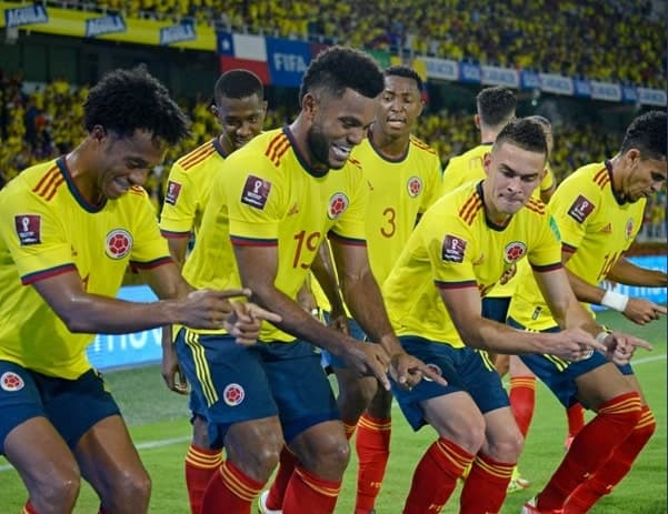 Colombia supera a Chile y lo deja complicado