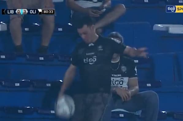 Hincha se hace viral tras horrible pifia