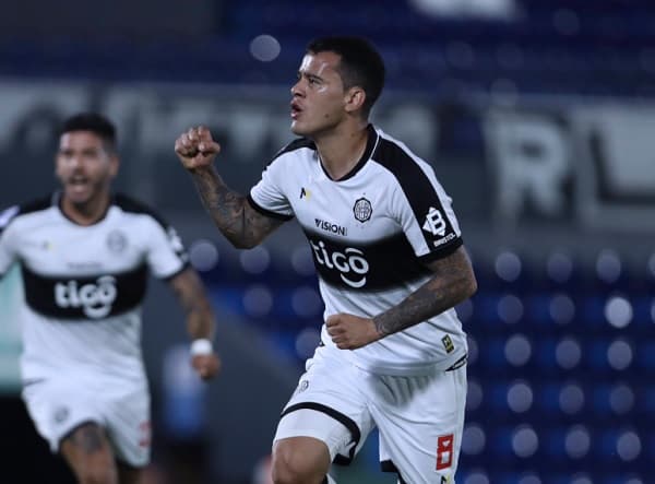 Olimpia golea a Libertad