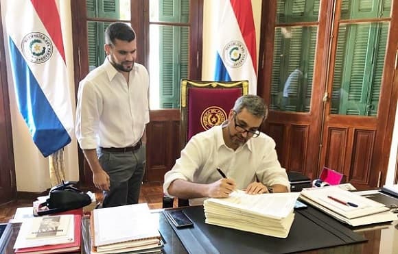 Ejecutivo hace oficial el traslado del feriado del 29 de setiembre