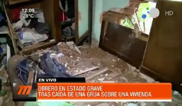 Un obrero se encuentra grave tras accidente con una grúa