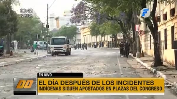 Nativos amanecen bajo medidas de seguridad en inmediciones del Congreso