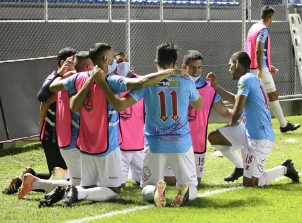 Resistencia golea y sigue en la Copa Paraguay
