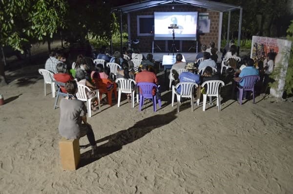 Proyectan la película “Apenas el Sol” en el Chaco Paraguayo