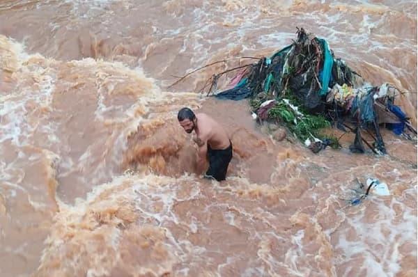 Niño de dos años desaparece y creen que cayó al arroyo Acaraymi
