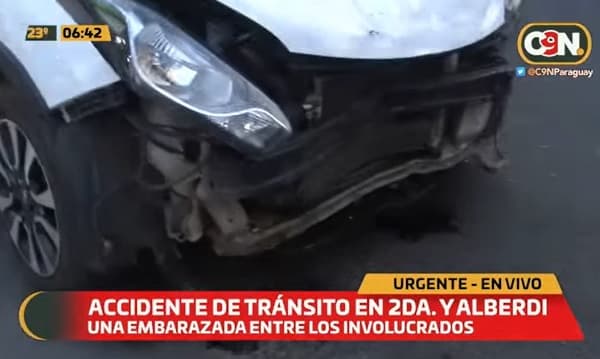 Embarazada sufre golpe en choque de vehículos