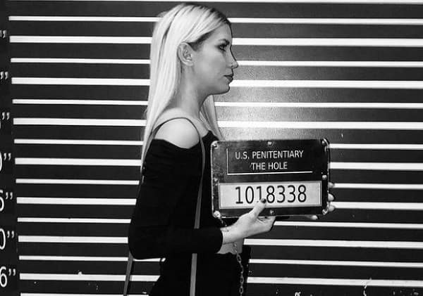 Carmi lanza lección: “Las máscaras siempre caen”