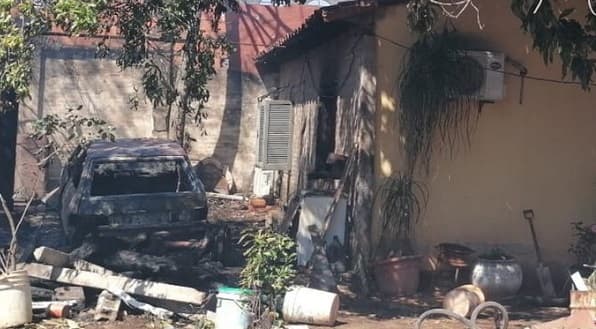 Controlan incendio en fábrica y vivienda sufre daños