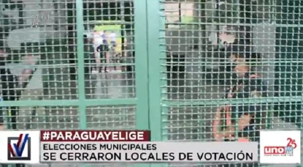 Cierran portones en colegios electorales