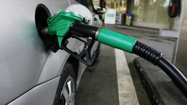 Emblemas privados incrementan precio de combustibles