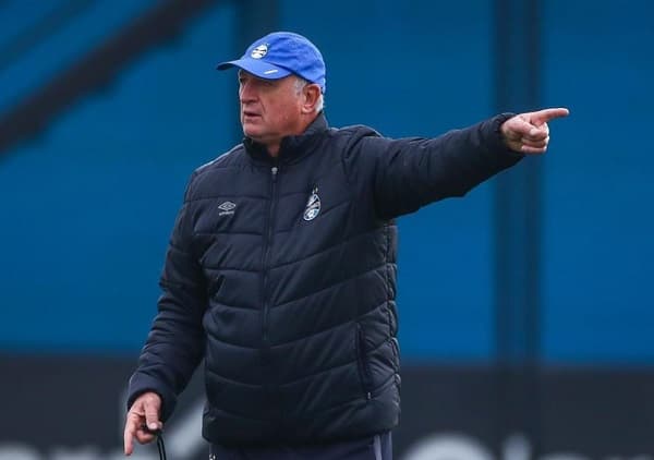 Informan sobre contacto con Felipão para tomar la Albirroja