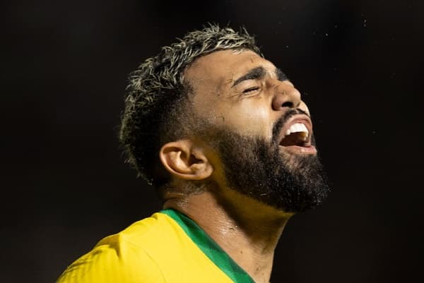 Brasil sufre, pero gana y mantiene puntaje perfecto