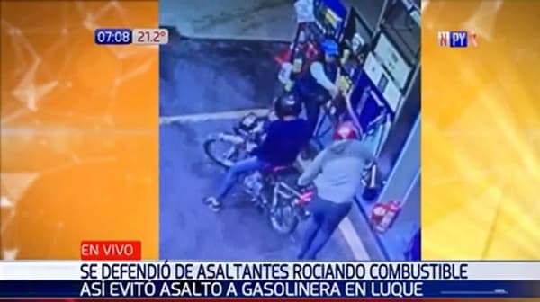 Playera rocía combustible a delincuentes para evitar asalto